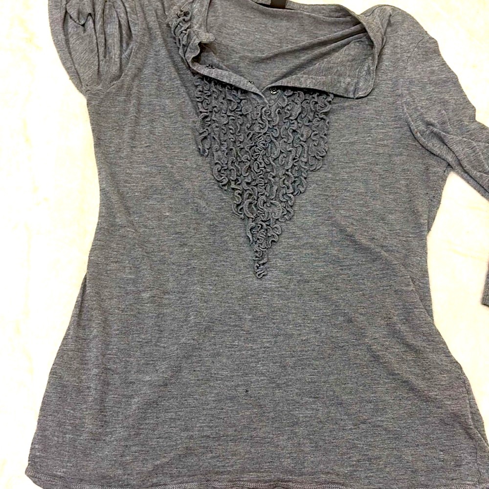 Kenneth Cole. Gray Ruffled Women's Top, 3/4 sleeves, Business casual. Size large - Picture 6 of 9